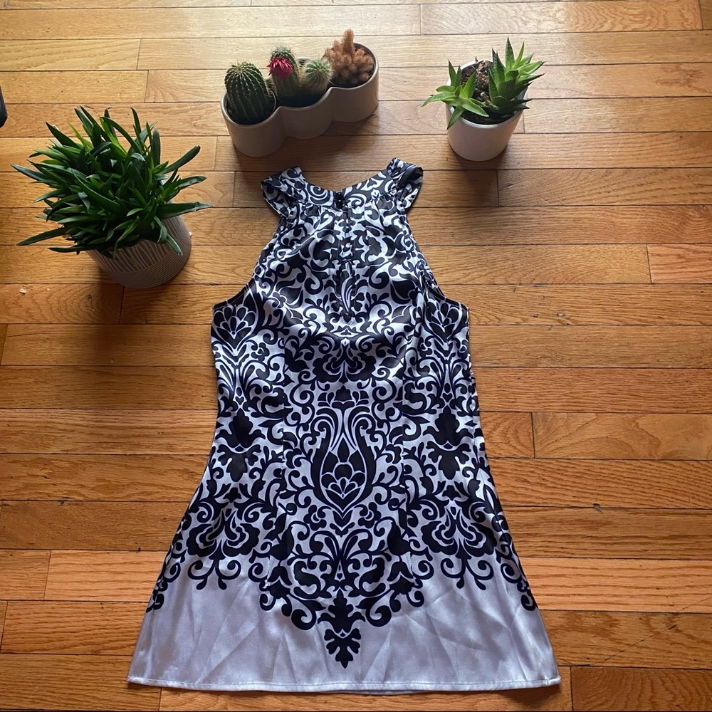 - Cache Sleeveless Top w Beaded Neckline - Picture 16 of 16